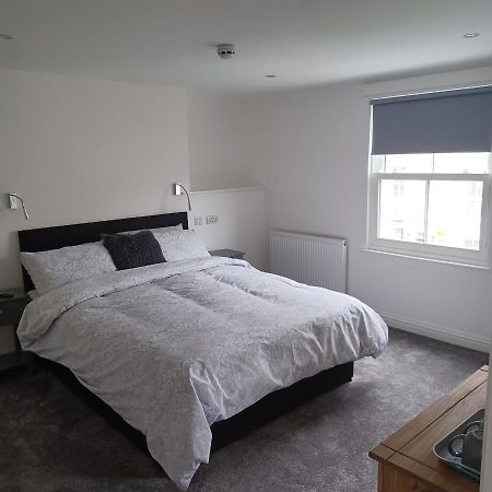 Отель Premier House Уитби Экстерьер фото